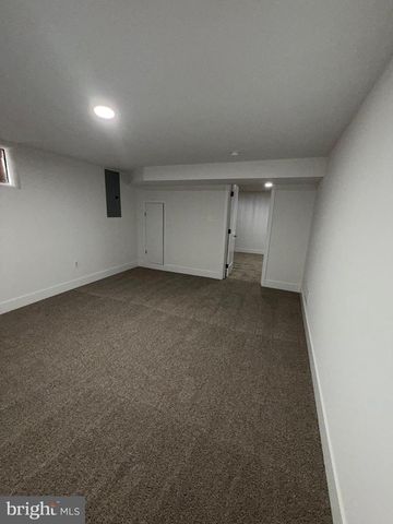 11 DUNSINANE DR, New Castle, DE 19720