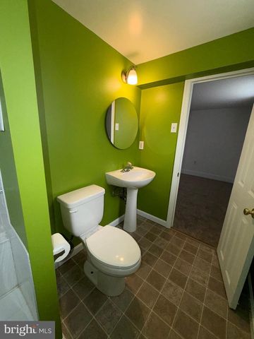 11 DUNSINANE DR, New Castle, DE 19720