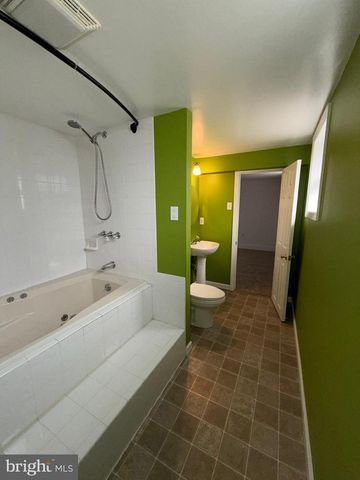 11 DUNSINANE DR, New Castle, DE 19720