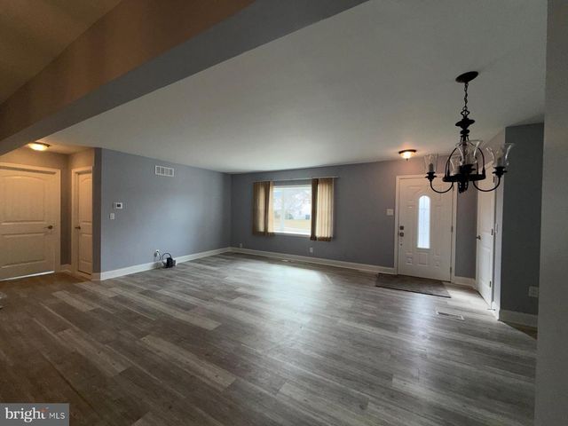 11 DUNSINANE DR, New Castle, DE 19720