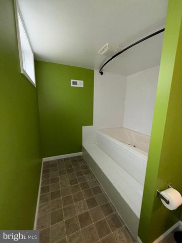 11 DUNSINANE DR, New Castle, DE 19720