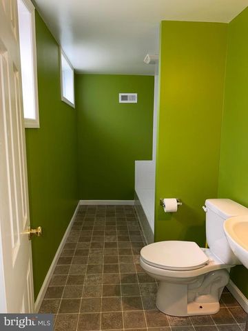 11 DUNSINANE DR, New Castle, DE 19720