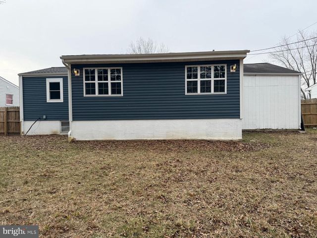 11 DUNSINANE DR, New Castle, DE 19720