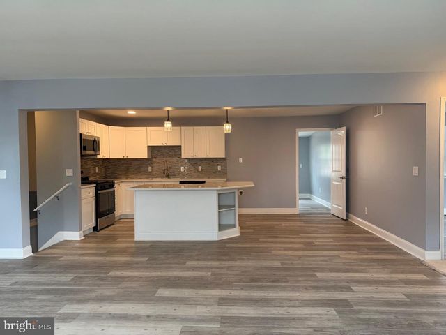 11 DUNSINANE DR, New Castle, DE 19720