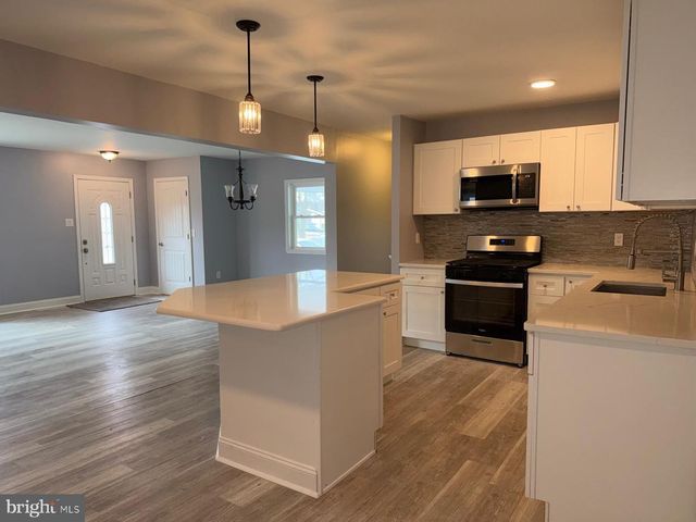 11 DUNSINANE DR, New Castle, DE 19720