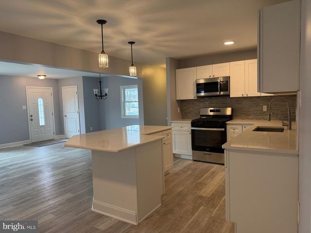 11 DUNSINANE DR, New Castle, DE 19720