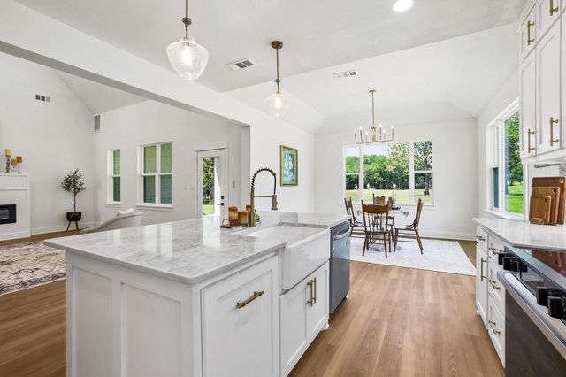 299 Bent Oak Dr., Pottsboro, TX 75076