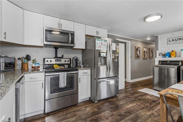 3221 Longstreet LN, Suffolk, VA 23437