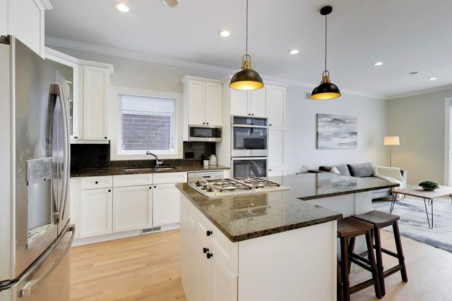 1919 W FLETCHER Street, Chicago, IL 60657