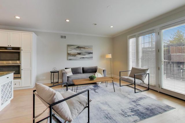 1919 W FLETCHER Street, Chicago, IL 60657