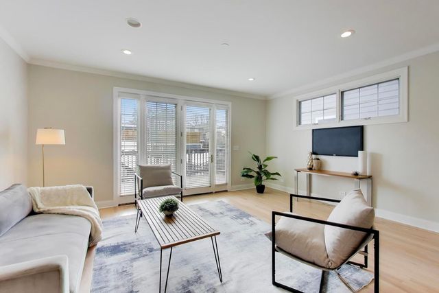 1919 W FLETCHER Street, Chicago, IL 60657