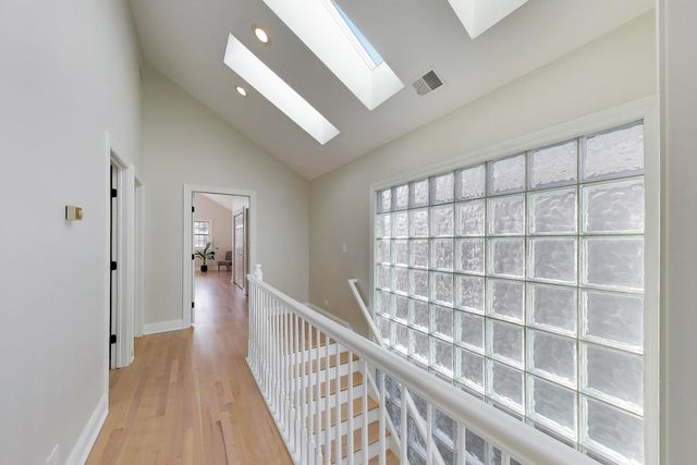 1919 W FLETCHER Street, Chicago, IL 60657