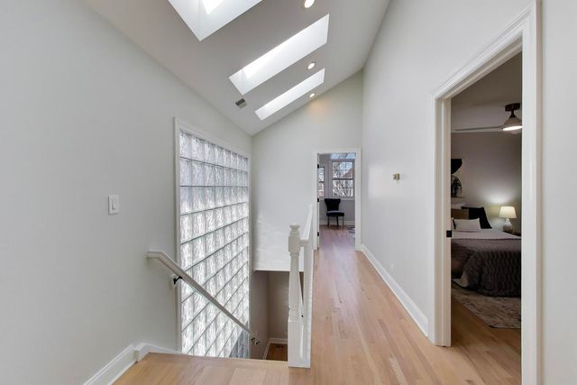 1919 W FLETCHER Street, Chicago, IL 60657