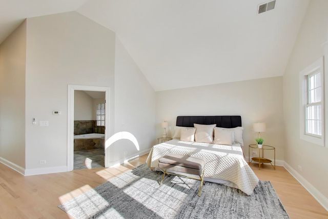 1919 W FLETCHER Street, Chicago, IL 60657