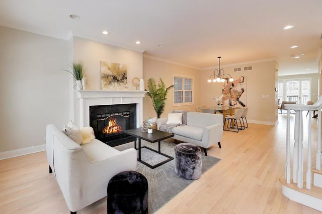 1919 W FLETCHER Street, Chicago, IL 60657