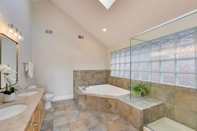 1919 W FLETCHER Street, Chicago, IL 60657