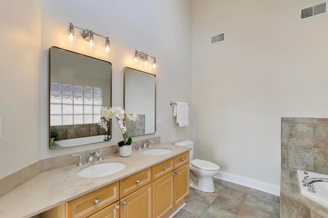 1919 W FLETCHER Street, Chicago, IL 60657