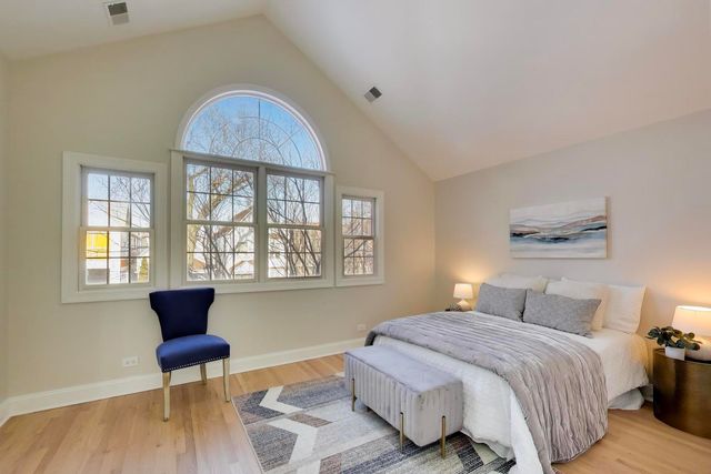 1919 W FLETCHER Street, Chicago, IL 60657