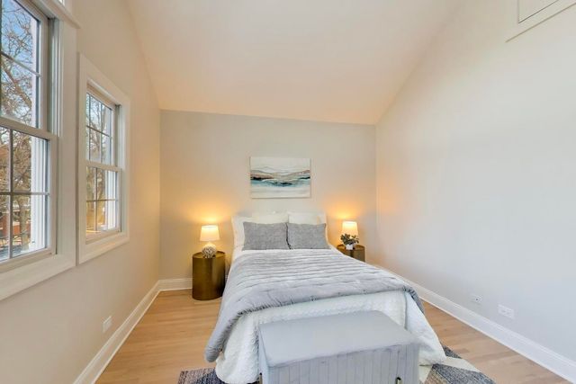 1919 W FLETCHER Street, Chicago, IL 60657