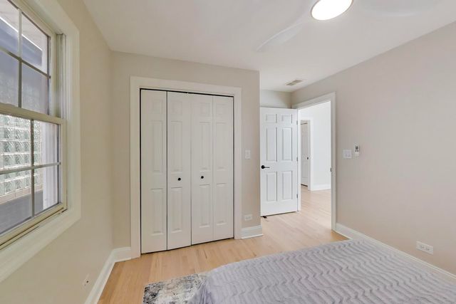 1919 W FLETCHER Street, Chicago, IL 60657