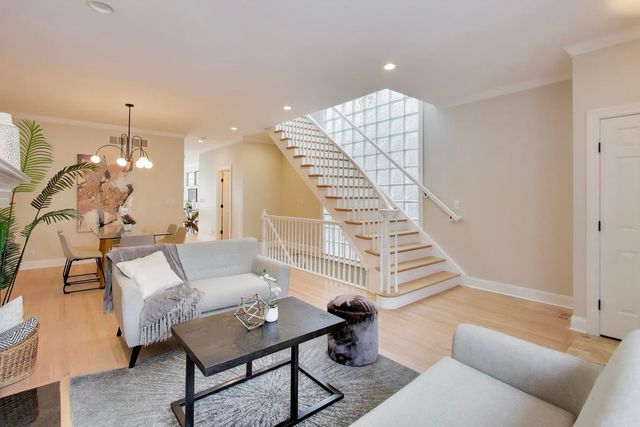 1919 W FLETCHER Street, Chicago, IL 60657