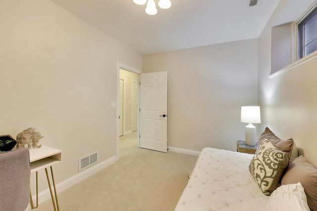 1919 W FLETCHER Street, Chicago, IL 60657