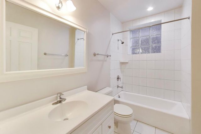 1919 W FLETCHER Street, Chicago, IL 60657