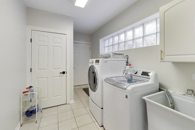 1919 W FLETCHER Street, Chicago, IL 60657