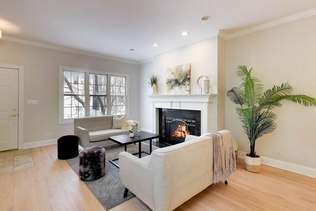 1919 W FLETCHER Street, Chicago, IL 60657