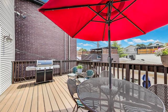 1919 W FLETCHER Street, Chicago, IL 60657