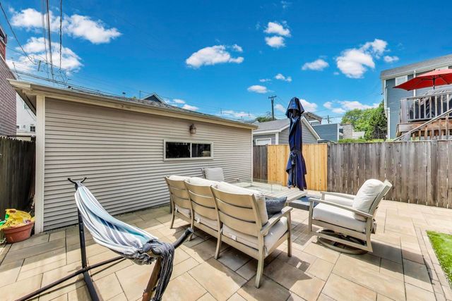 1919 W FLETCHER Street, Chicago, IL 60657