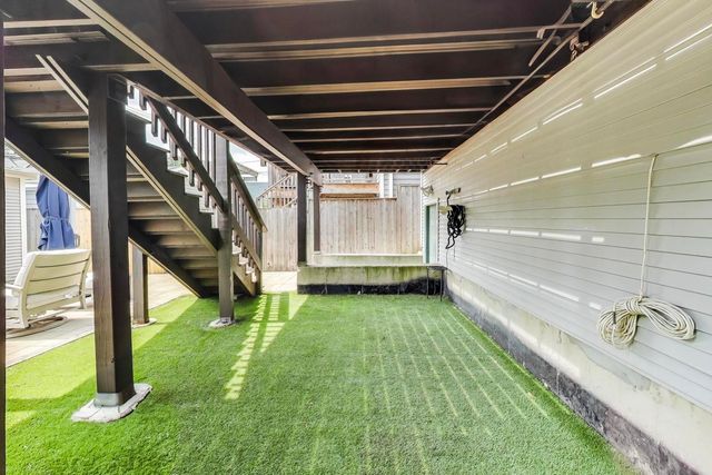 1919 W FLETCHER Street, Chicago, IL 60657