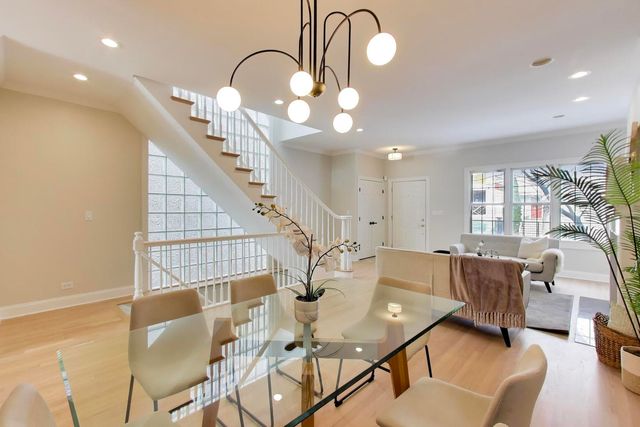 1919 W FLETCHER Street, Chicago, IL 60657