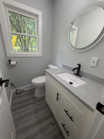 101 Sunset Drive, Clintonville, WI 54929
