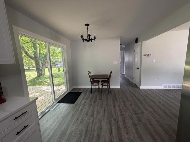 101 Sunset Drive, Clintonville, WI 54929