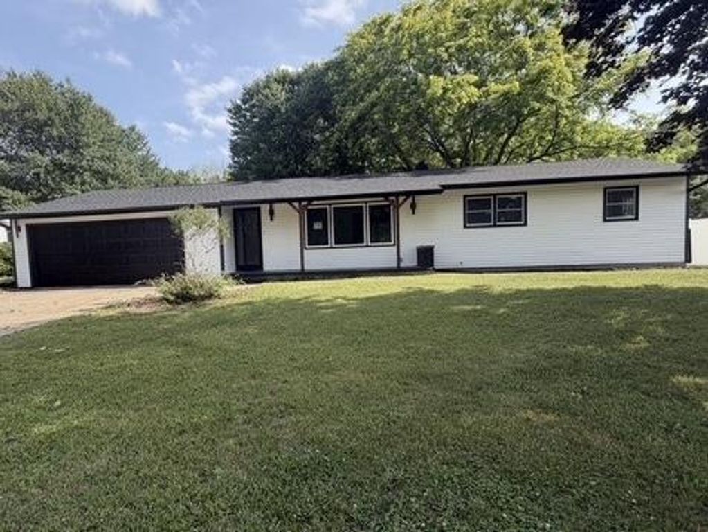 101 Sunset Drive, Clintonville, WI 54929