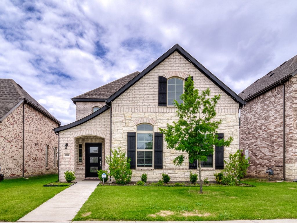 1144 Western Yarrow Avenue, Justin, TX 76247
