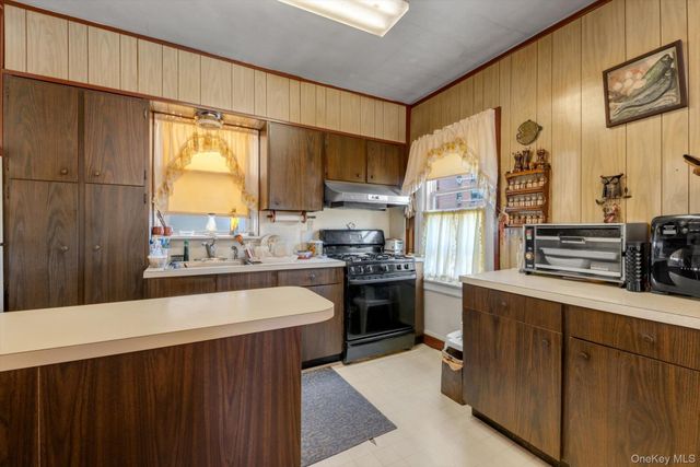 164-01 84th Avenue, Jamaica, NY 11432