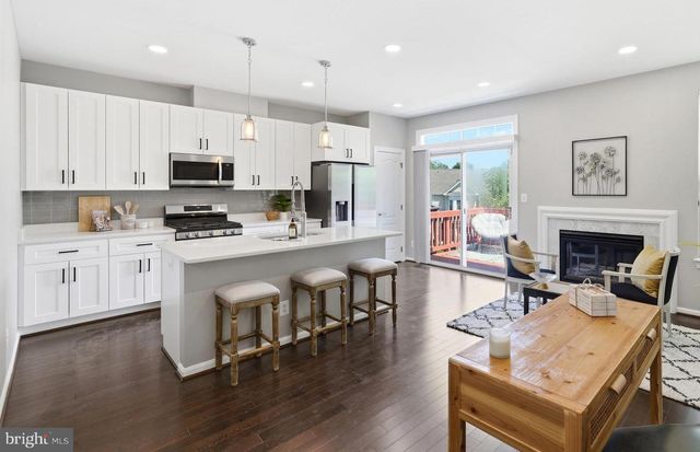 13365 FERRY LANDING LN, Woodbridge, VA 22191