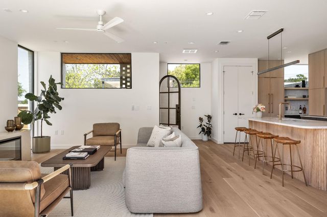 303 W Elizabeth ST A, Austin, TX 78704
