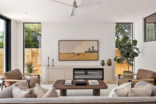 303 W Elizabeth ST A, Austin, TX 78704