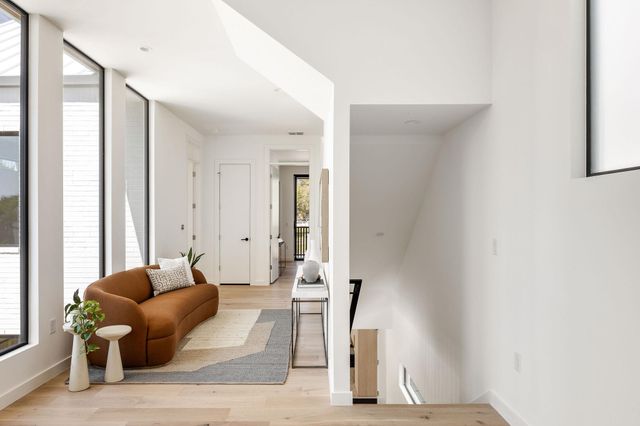 303 W Elizabeth ST A, Austin, TX 78704