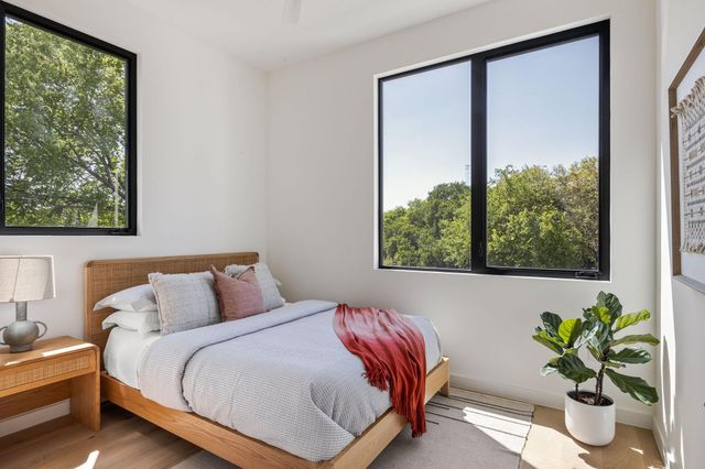 303 W Elizabeth ST A, Austin, TX 78704