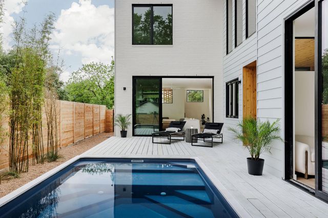 303 W Elizabeth ST A, Austin, TX 78704
