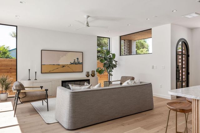 303 W Elizabeth ST A, Austin, TX 78704