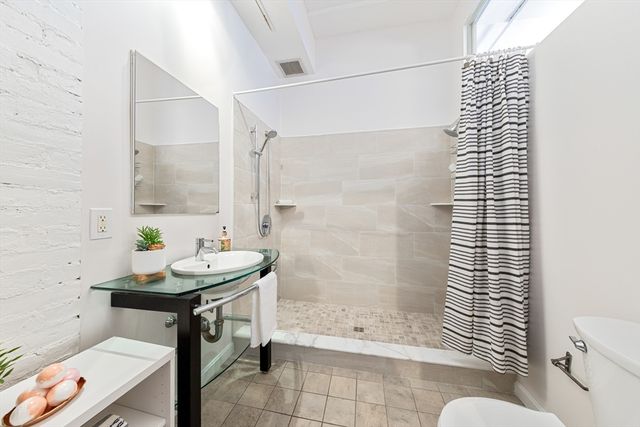 69 Harvey St 3, Cambridge, MA 02141