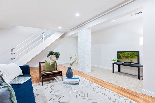 69 Harvey St 3, Cambridge, MA 02141