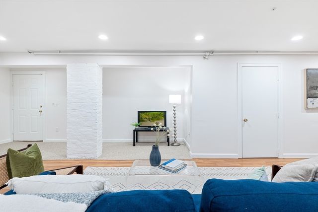 69 Harvey St 3, Cambridge, MA 02141