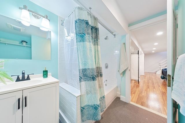 69 Harvey St 3, Cambridge, MA 02141