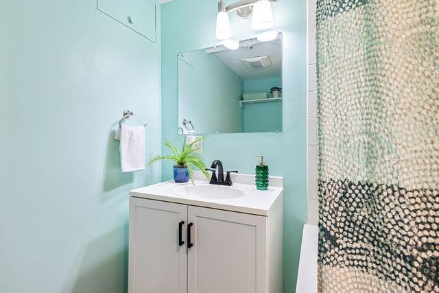 69 Harvey St 3, Cambridge, MA 02141